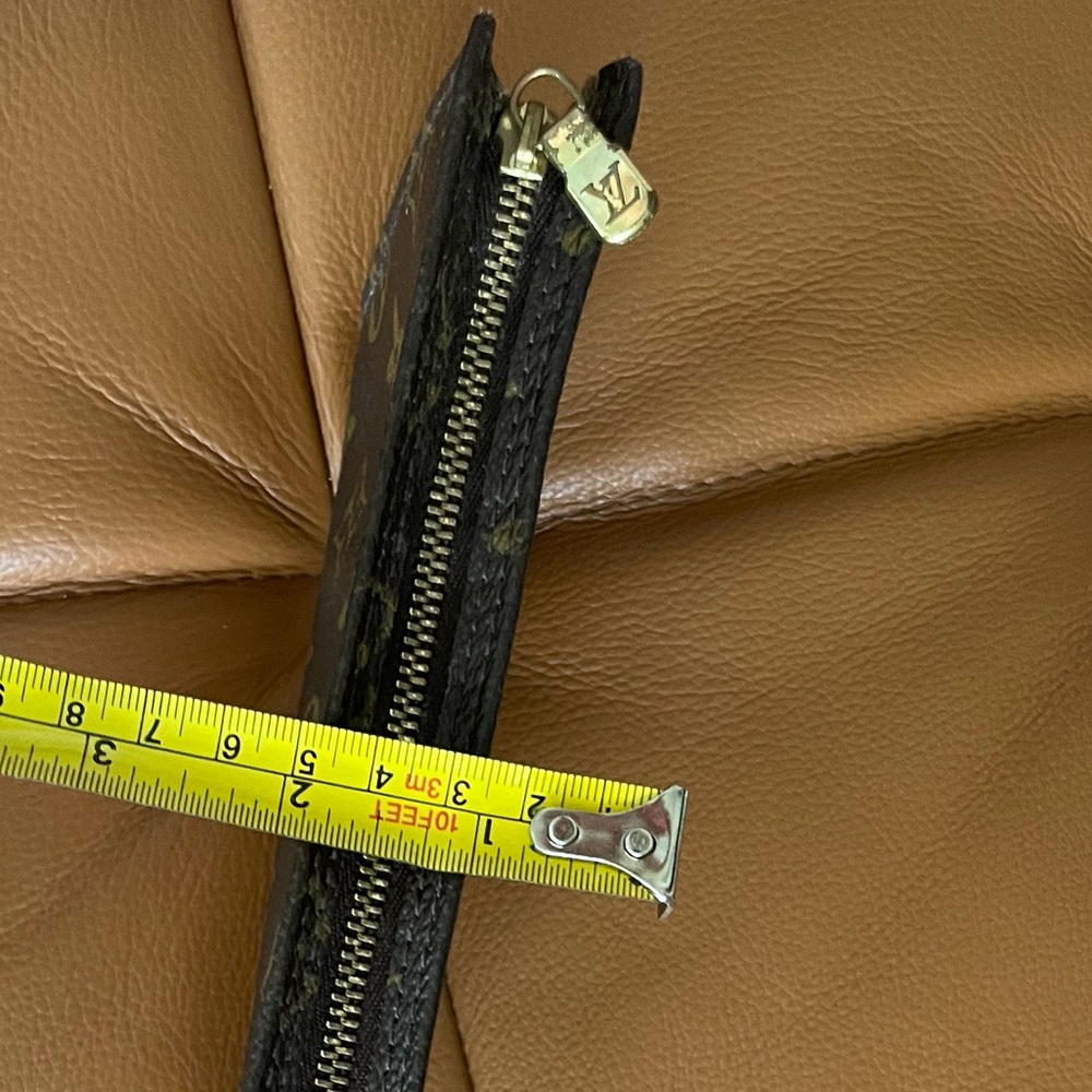 Authentic Louis Vuitton Toilette Pouch - Brown & Tan Traditional Monogram. - Picture 12 of 14